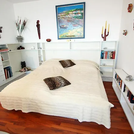 Apartment G10-007 *